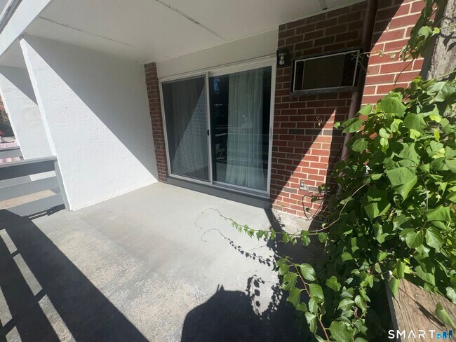 Building Photo - 106 Oakwood Ave