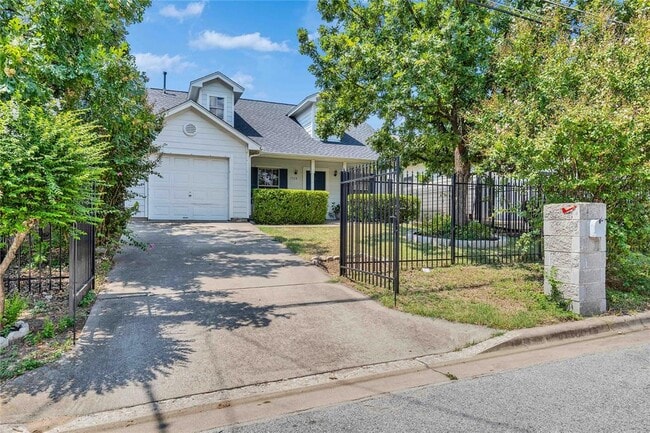 Building Photo - 1708 Lovingood Dr