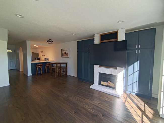 Primary Photo - Bright and Remodeled 2 Bed 2.5 Bath Townho...