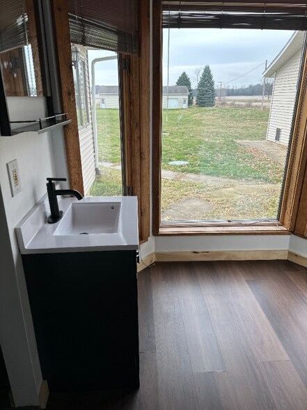 Building Photo - 5963 W Chadwick Rd