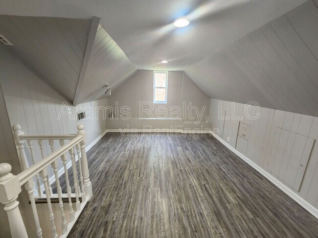 Building Photo - 580 Holly St NW