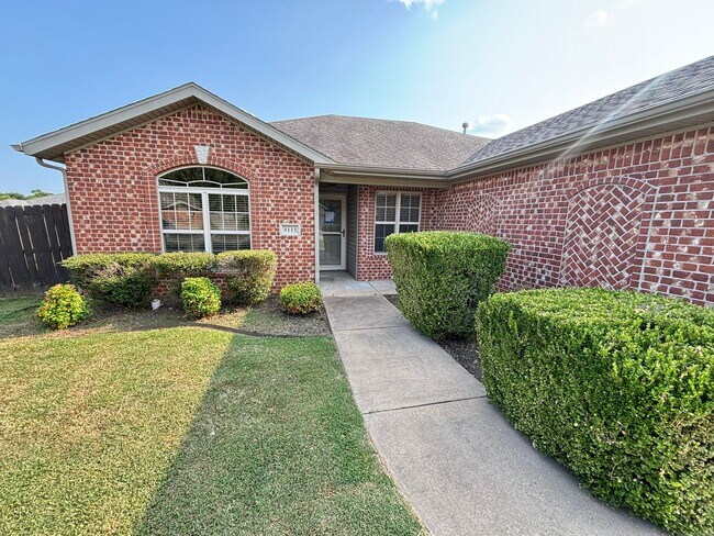 Building Photo - 4111 W Mahogany Dr