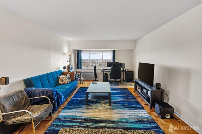 Building Photo - 110 Somerset St