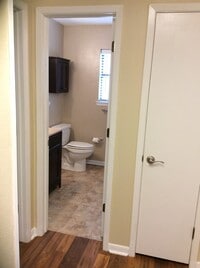 Building Photo - Single-Family Home: 3 bed, 2 bath