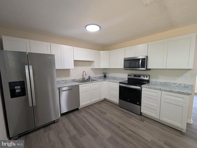 Building Photo - 6327 Willowood Ln