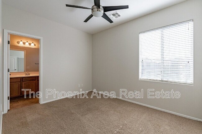 Building Photo - 2189 S Sanders Dr