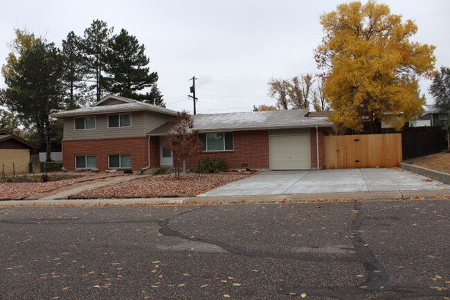 Building Photo - Charming 2 BR/1 3/4 BA Home in Northglenn!!