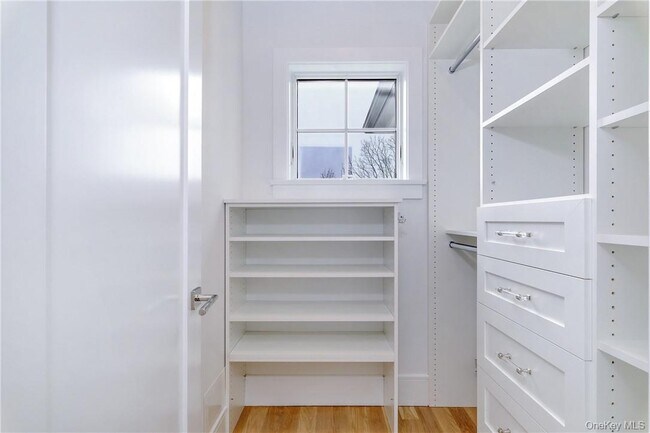 Building Photo - 184 Soundview Ave