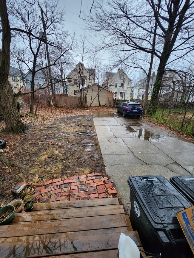 Building Photo - 1856 Lampson Rd