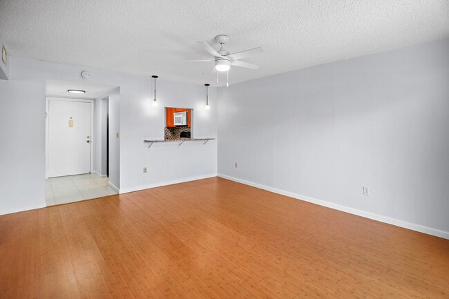 Building Photo - 950 S Kanner Hwy