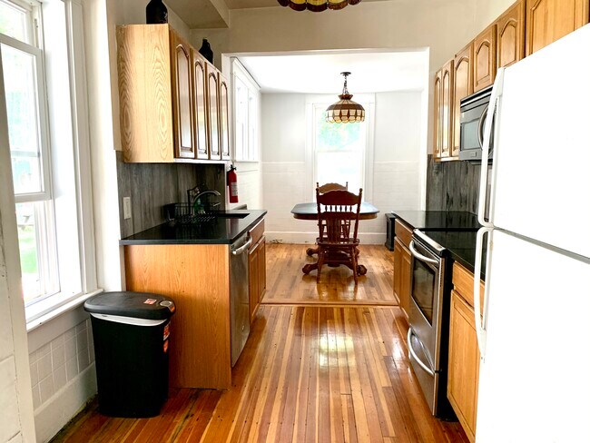 Building Photo - 25 Besch Ave