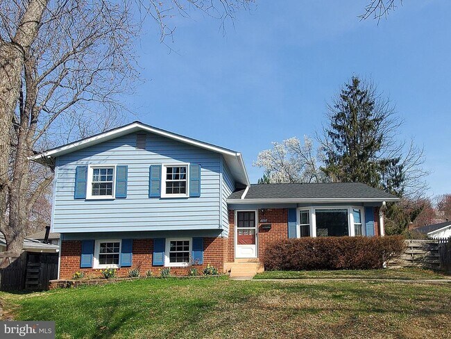 Building Photo - 702 W Edmonston Dr