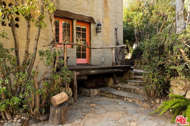 Building Photo - 1431 Avon Park Terrace