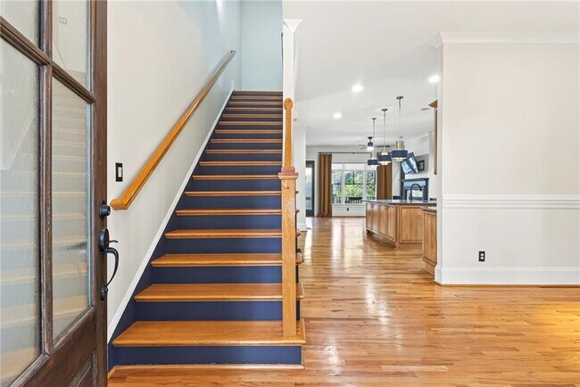 Building Photo - 395 Laurent St NW