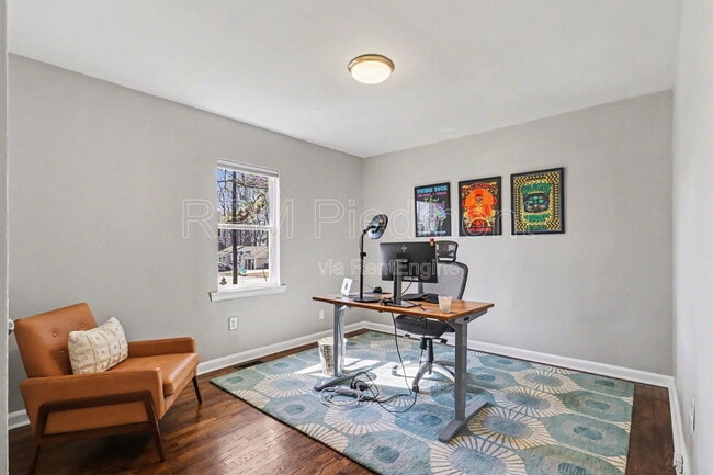 Building Photo - 1360 Smith St SE