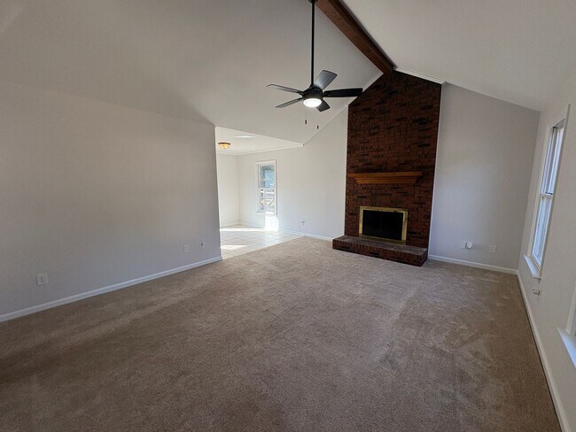 Building Photo - Rent Special on Beautifully Updated 3 Bedroom Home!