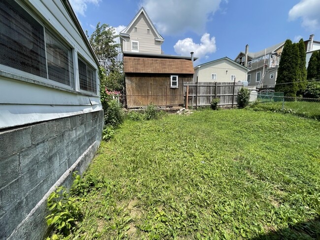 Building Photo - 235 W Patterson St