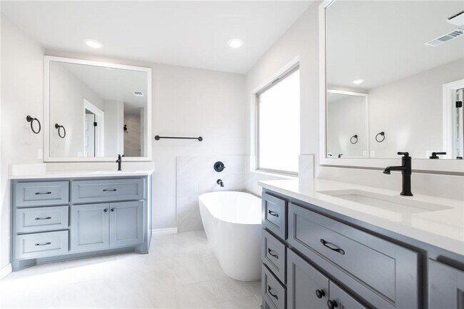 Building Photo - **Gorgeous Newer Build! 4 Bed 3 Bath**