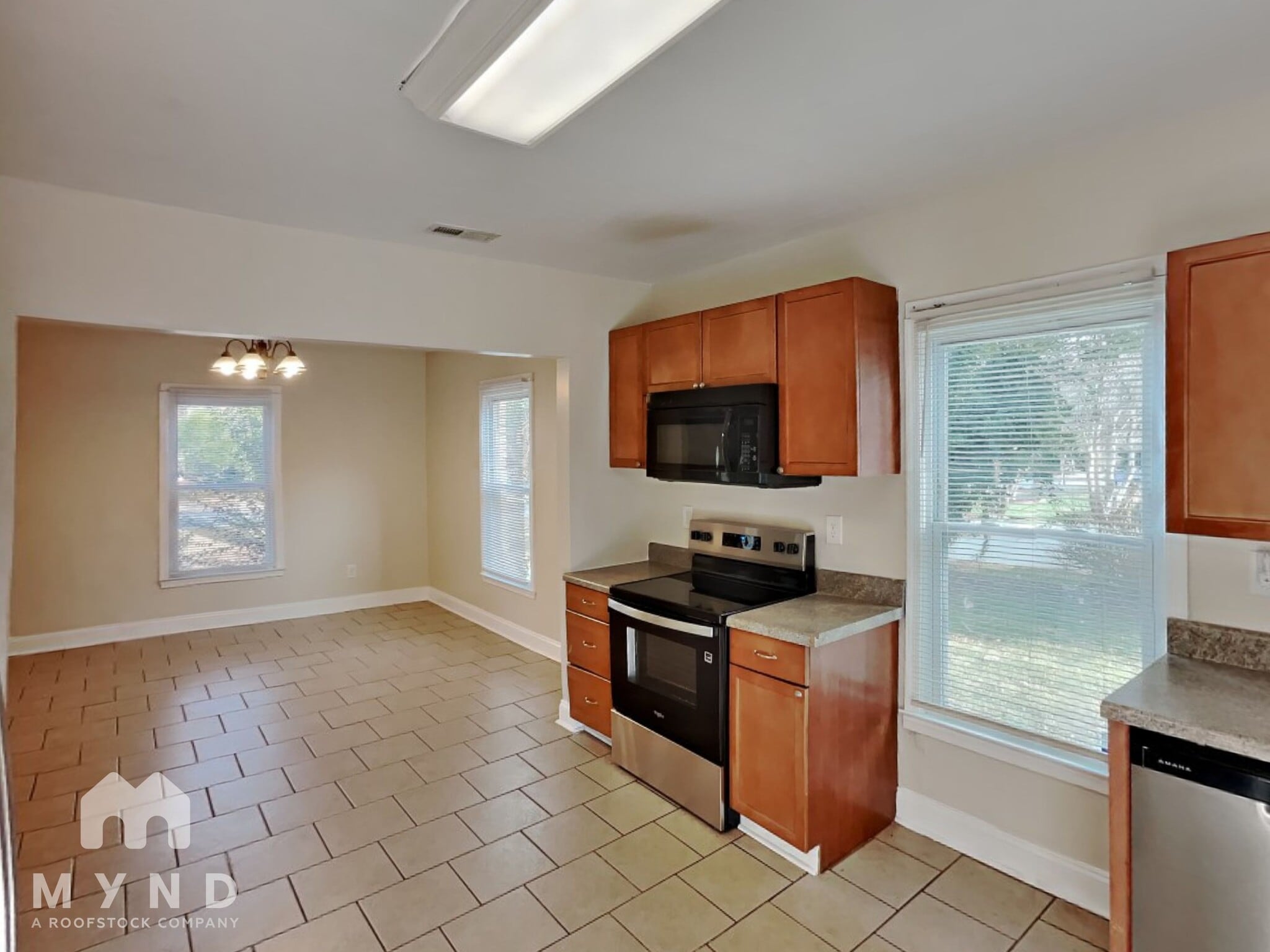 Building Photo - 2632 Shamrock Dr