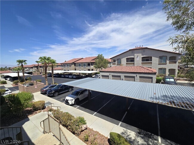 Building Photo - 2305 W Horizon Ridge Pkwy