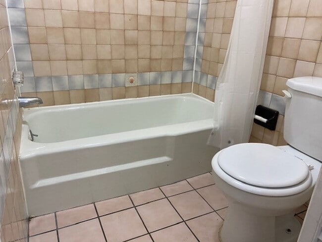 Building Photo - FREE 1ST MONTH RENT Studio Condo on Lake Howell With Boat Launch Lake Access & Pool!