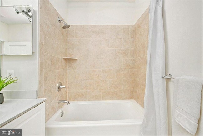 Building Photo - 600 S 24th St