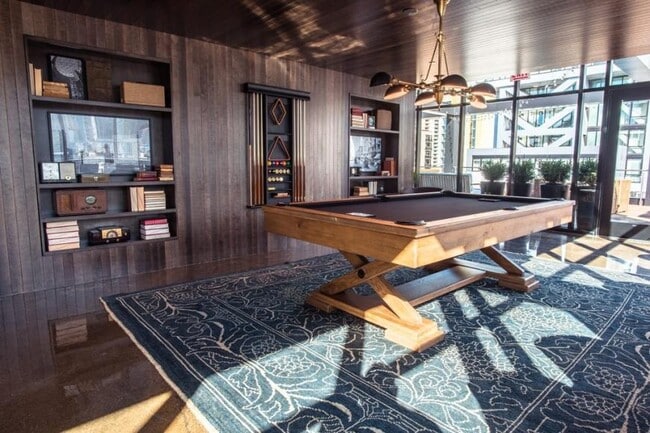 Building Photo - 1 bedroom in Chicago IL 60654