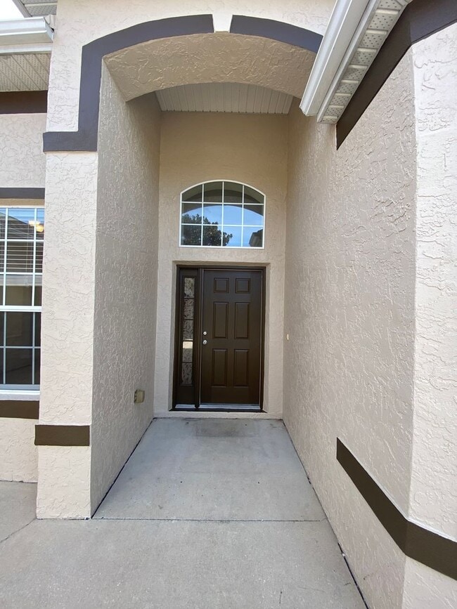 Building Photo - ANNUAL Lease – Unfurnished – Golf Course L...