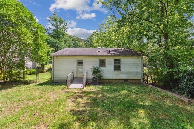 Building Photo - 1682 Bridgeport Dr NE