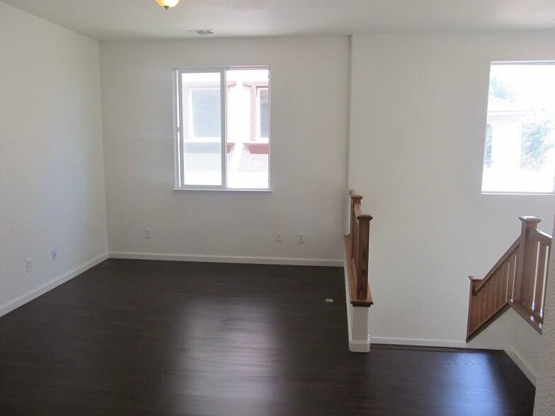 Building Photo - 233 American Farms Ave