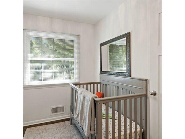 Building Photo - 4520 Vandervork Ave