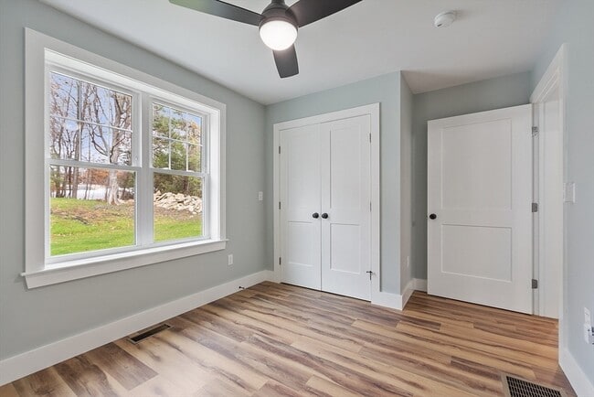 Building Photo - 18 Buttonwood Pl