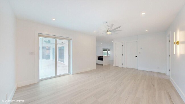 Building Photo - 4761 NE 28th Ave