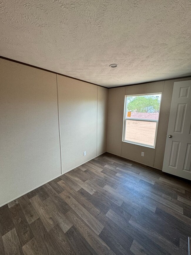 Building Photo - Bright & Carpet-Free 3BR/2BA Tucson Rental Home with Spacious Kitchen
