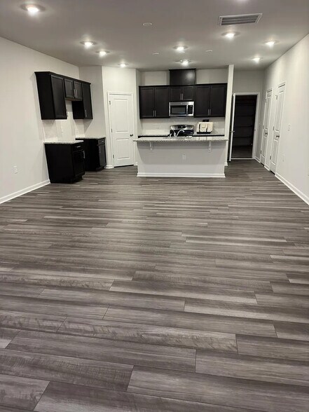 Building Photo - Room in Townhome on Kasota Ln