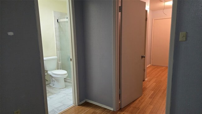 Building Photo - 7913 Grove Ridge Dr