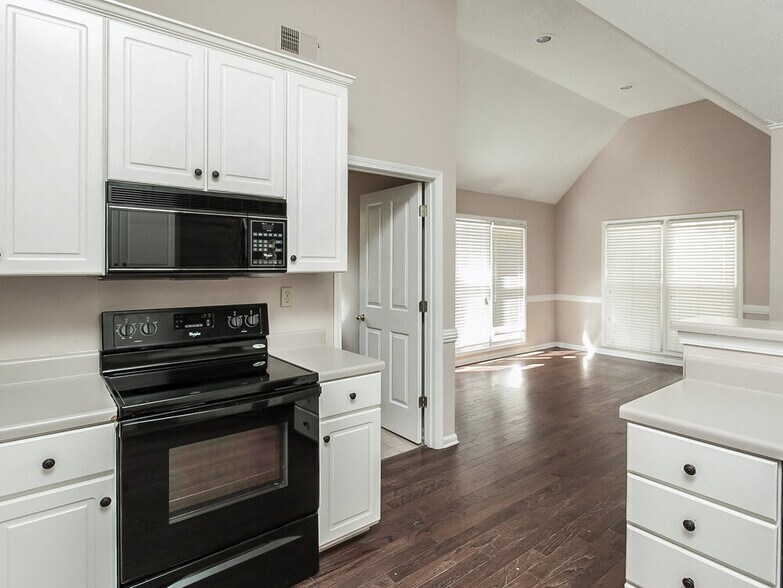 Building Photo - 2717 Twisted Oak Cove N