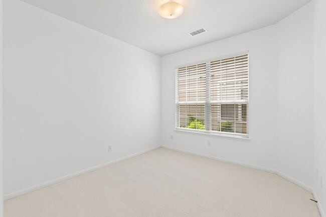 Building Photo - 72 S Piper Trace