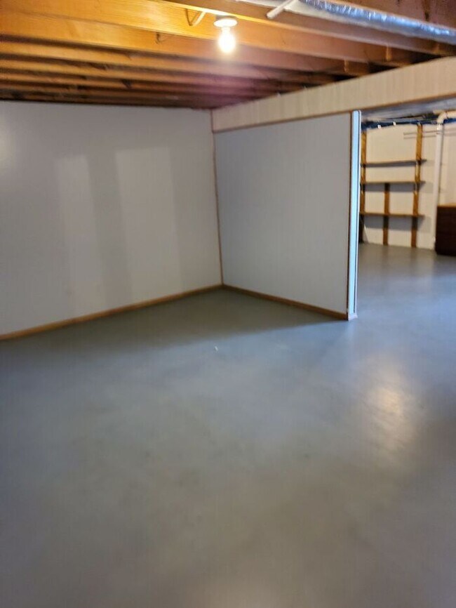 Building Photo - Available May 12th!!!! Laquey school district