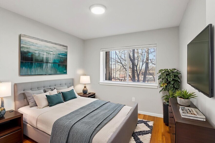 Building Photo - 10 Thorn St