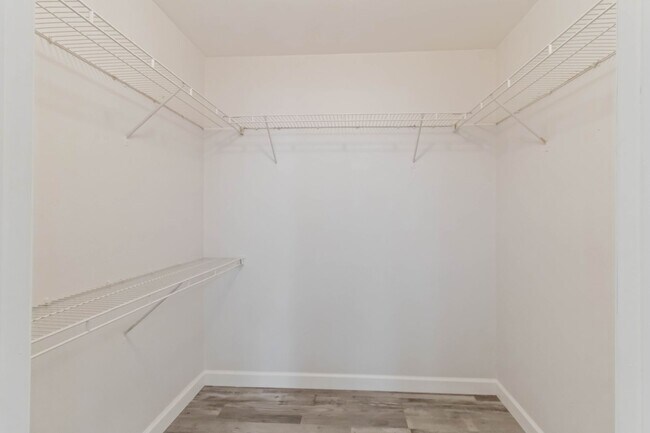 Building Photo - Newly updated 2 Bed / 2 Bath condo availab...