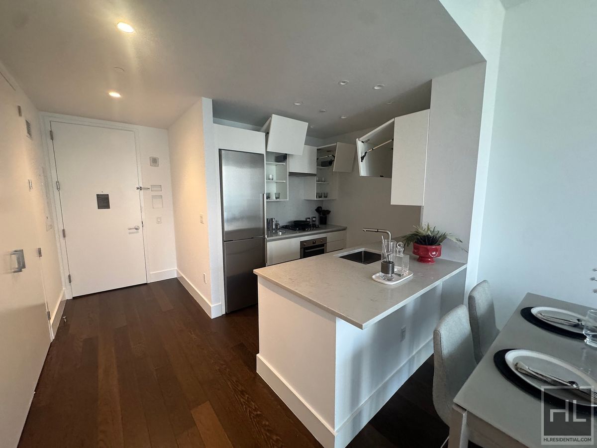 Building Photo - East 44th Street
