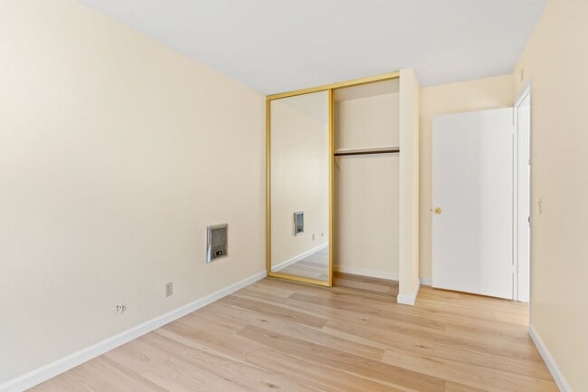Building Photo - Modern Oakland Living: New Floors, Private Balcony, and Parking