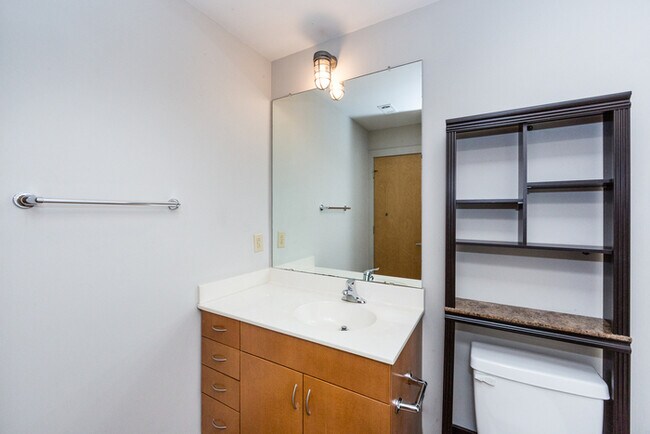 Building Photo - Amazing Industrial Studio at 626 N Graham!