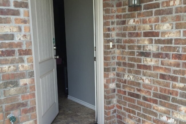 Building Photo - 127 Ashley Dr