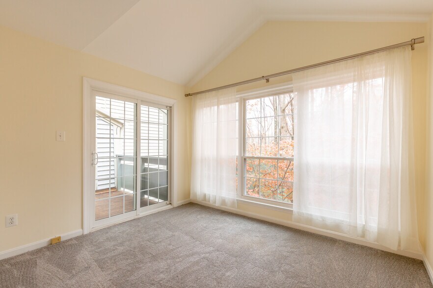 Building Photo - 2241 Lovedale Ln