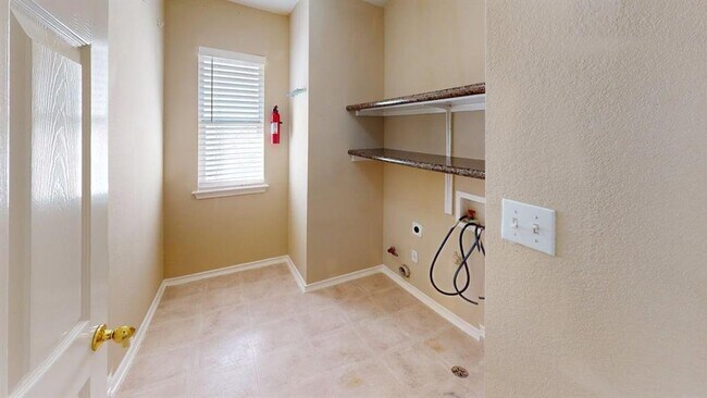 Building Photo - 1716 Rosenborough Ln S