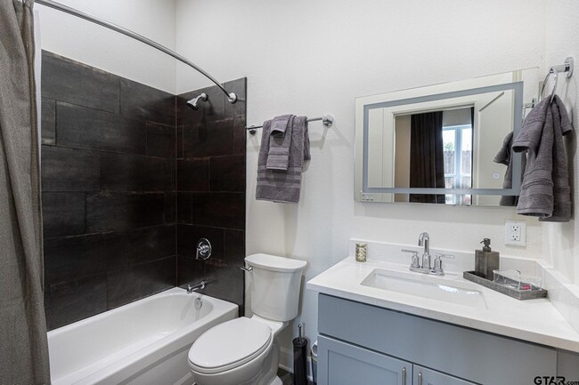 Building Photo - 540 W Erwin St