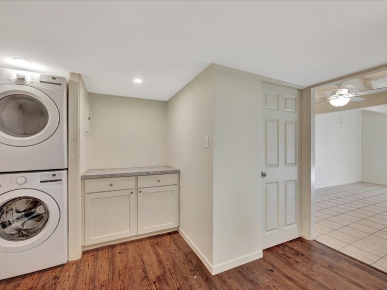 Building Photo - 208 E Starr Ave