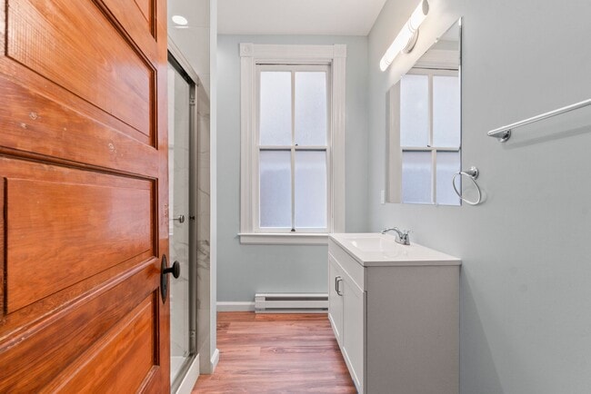 Building Photo - Spacious 6BR/2.5BA in CV AVAILABLE June 2026